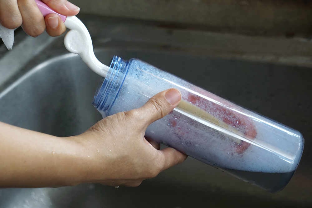 How to Clean Your Resuable WAter Bottle